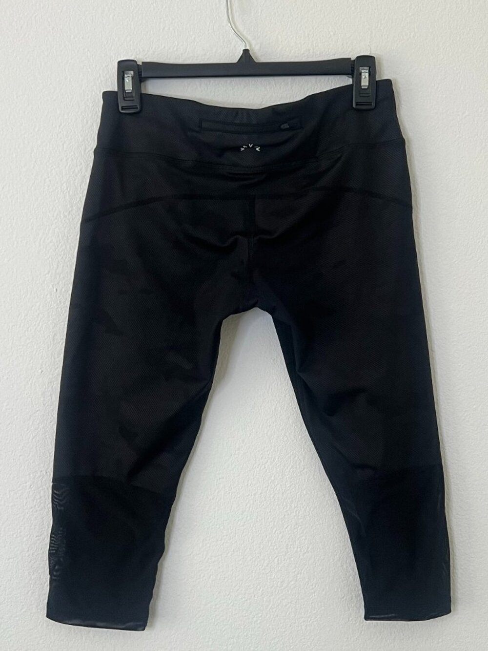 Varley Capri Leggings Womens Black Camo Mesh Cutouts Athletic Pants Size M - Picture 2 of 15
